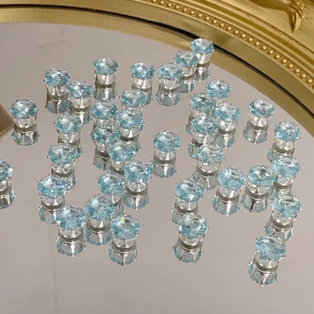 左夕M477【30颗银底海盐蓝卡8圆形爪钻】diy铜镀银高保色爪钻配件