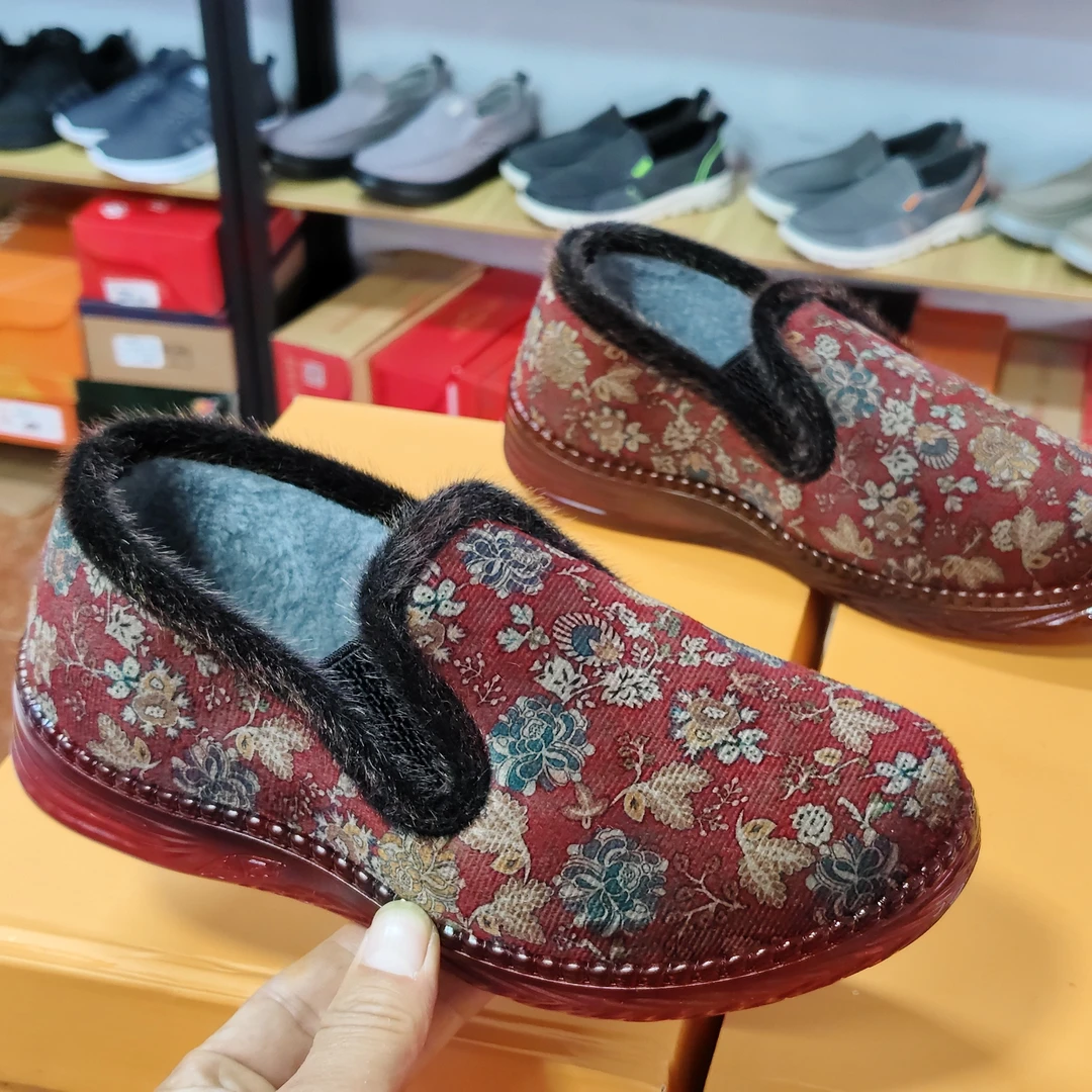 软弹果冻底老北京布鞋女冬季加绒保暖防滑妈妈棉鞋女款老年鞋小码