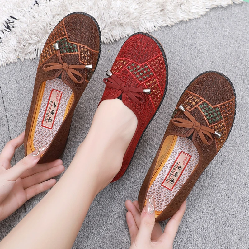 老北京布鞋女中老年人妈妈鞋防滑软底春秋单鞋女平底一脚蹬奶奶鞋