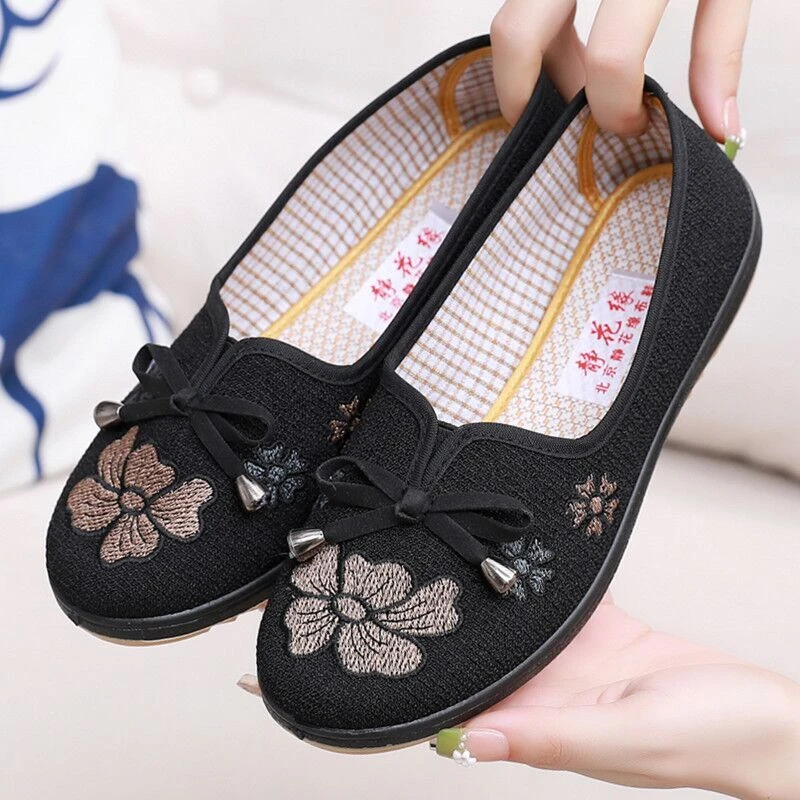 春秋新款老北京布鞋女士妈妈绣花鞋透气软底奶奶鞋子33码老太太鞋