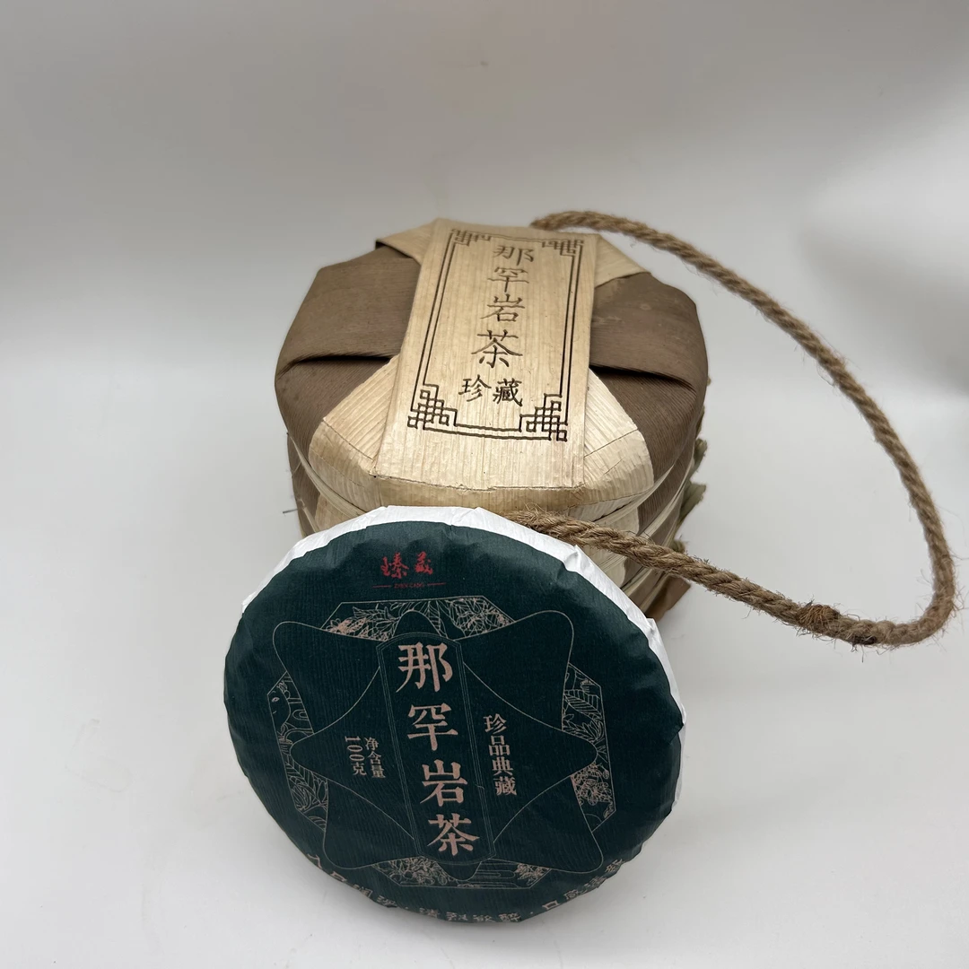 2021年小昔归那罕贡茶古树头春100克饼茶！