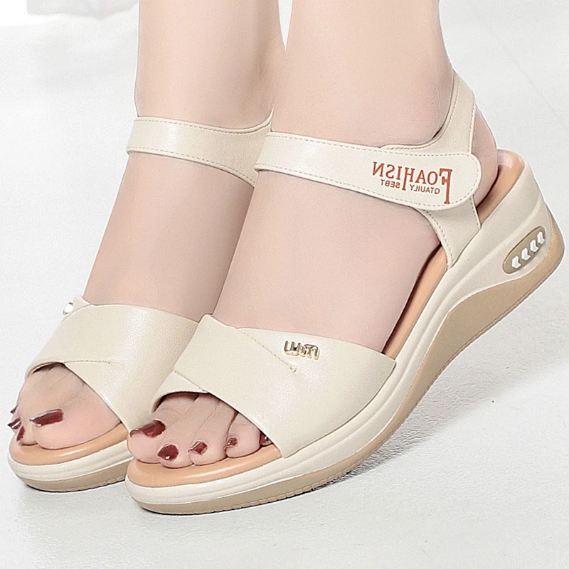 中老年舒适坡跟女鞋魔术贴妈妈凉鞋夏季中年防滑软底百搭露趾凉鞋