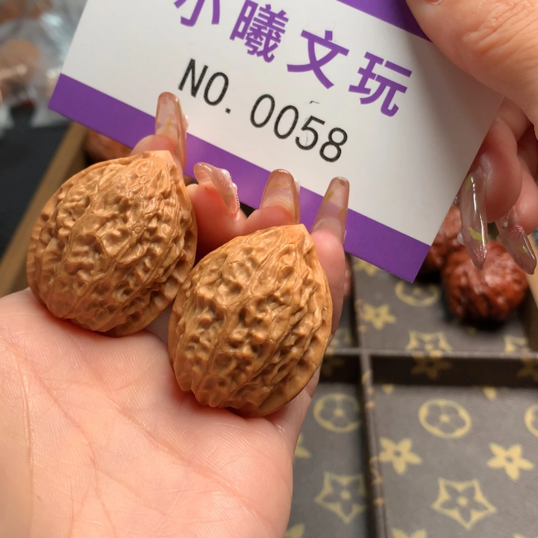 文玩核桃吊坠L**Y32金牛