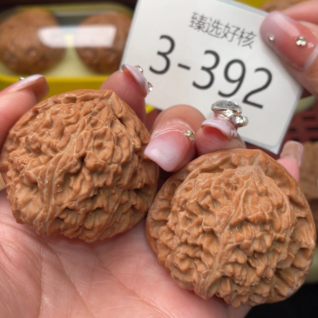 文玩核桃把件44红皮正三角白