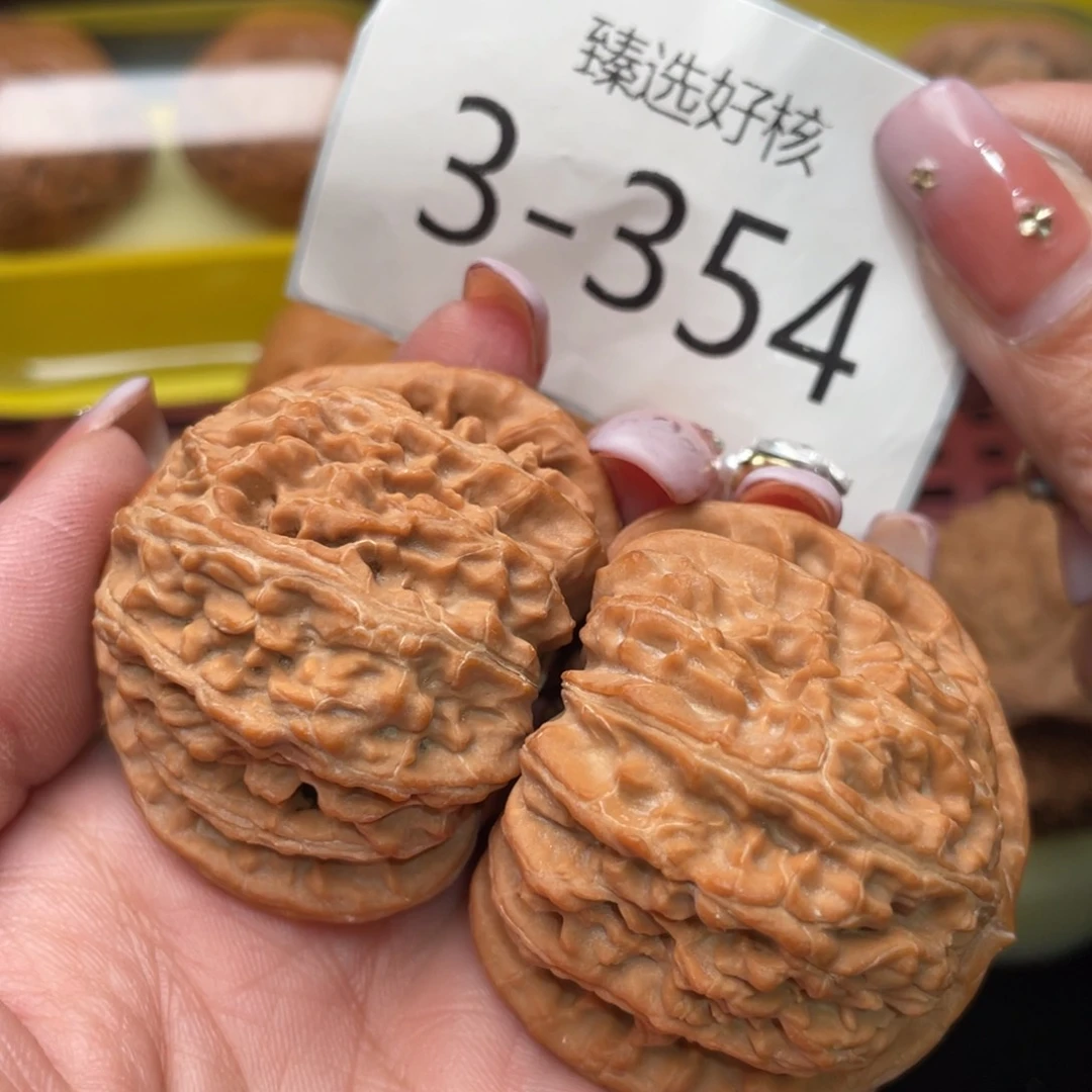 文玩核桃把件45红皮球形白狮子