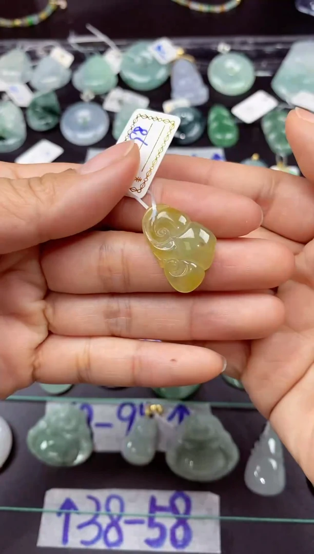 【闪购商品】翡翠颈饰未镶嵌如意