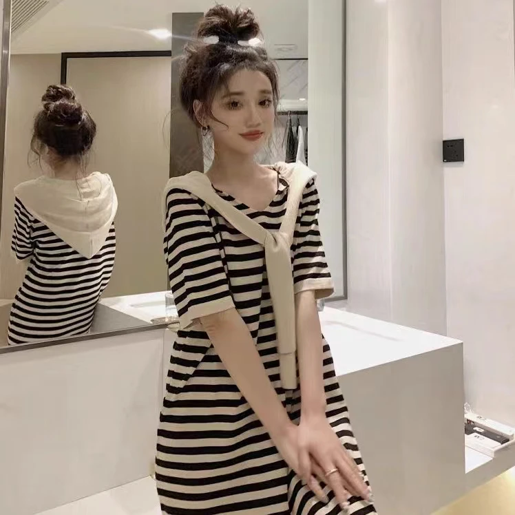 优选连帽针织连衣裙夏季女气质披肩设计感侧开叉短袖显瘦条纹裙子