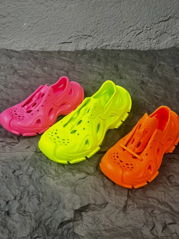 （瑕疵无鞋带）（往大拍一个尺码）外穿新款涉水沙滩鞋溯溪觉醒洞洞鞋