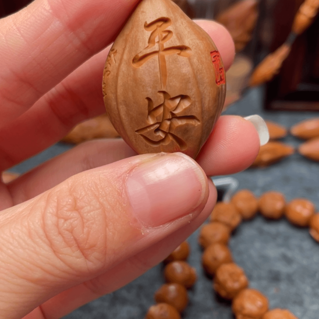 【闪购商品】橄榄核雕༺****