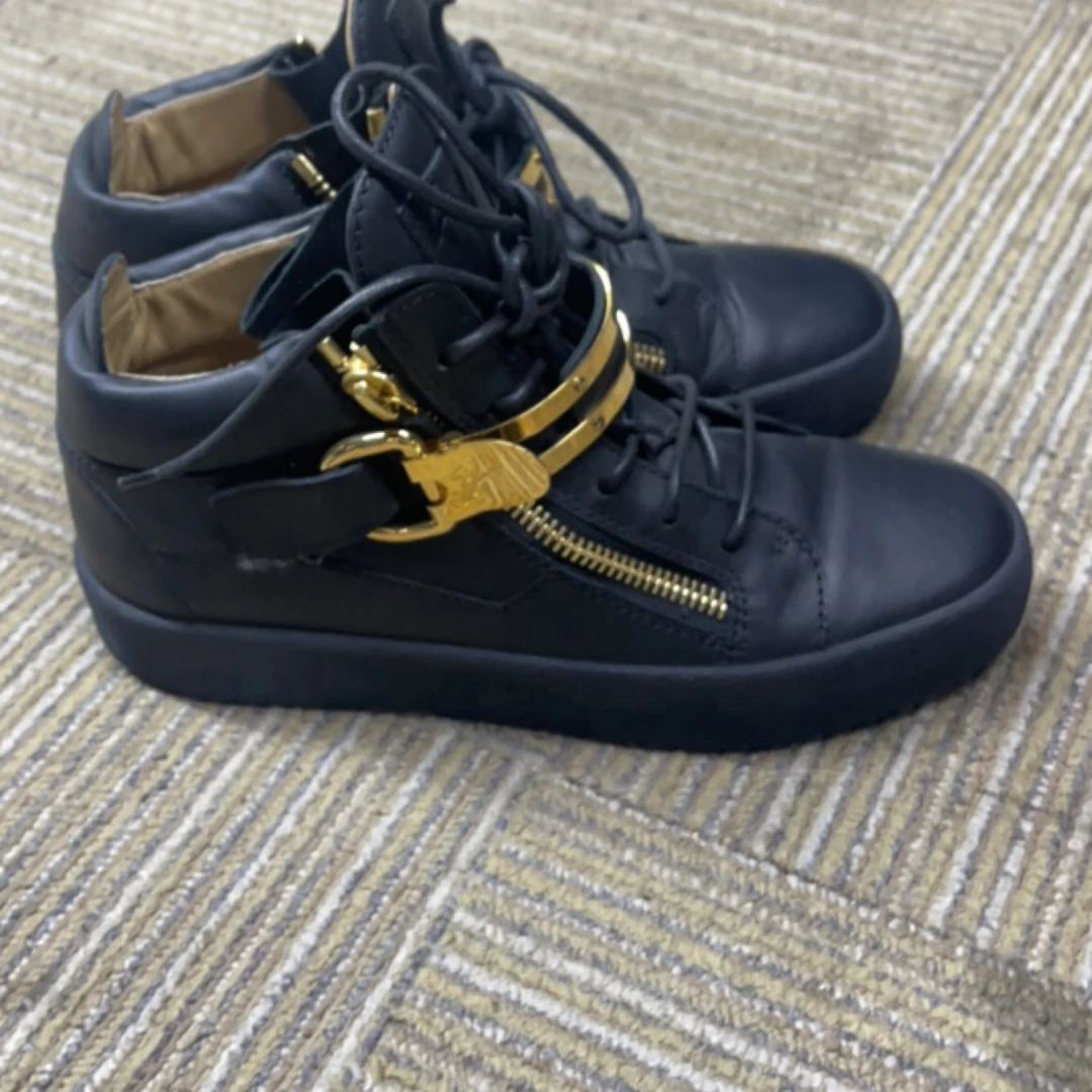 99新  /GZ/39.5/40/40.5/黑色中帮板鞋