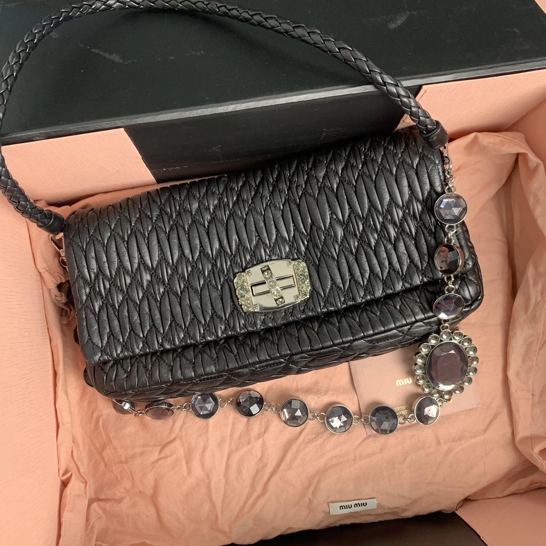 95新 MIU MIU/缪缪 miumiu黑银宝石链条单肩包/cy