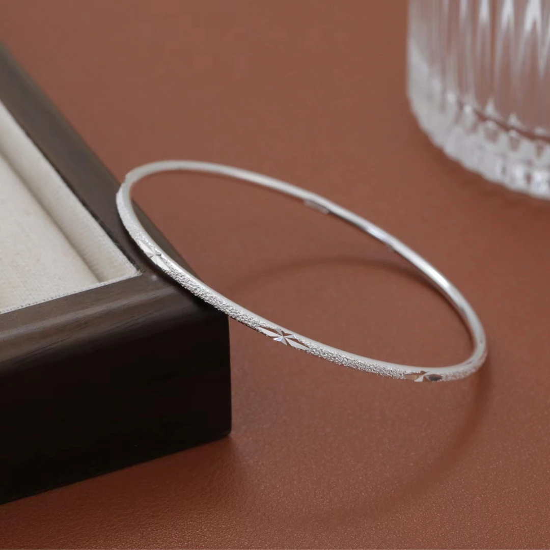 时尚百搭999足银手镯（款式随机）