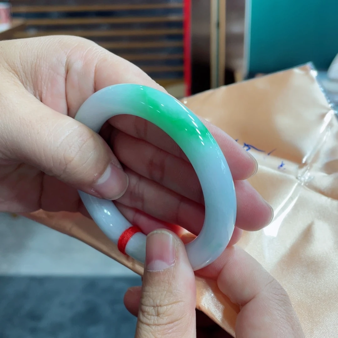 翡翠手镯未镶嵌买断