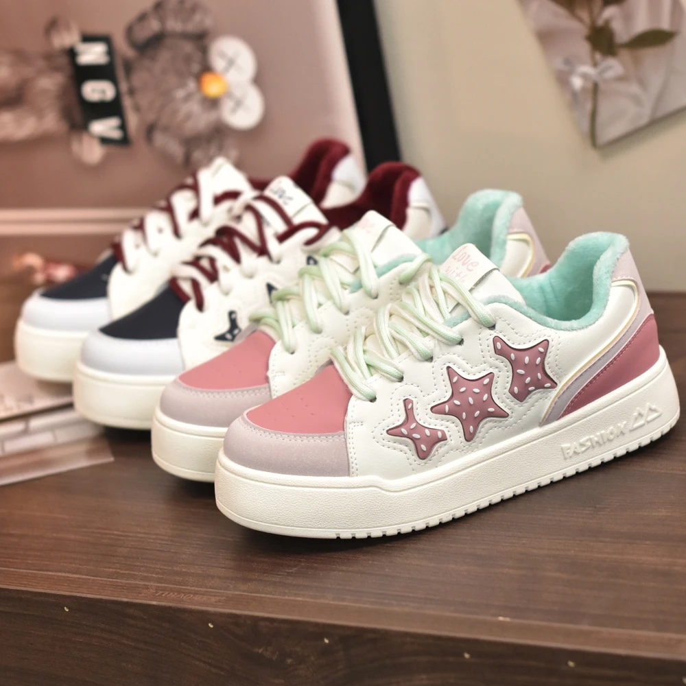 女鞋百搭加绒鞋2024年冬季学生二棉保暖板鞋青少年多巴胺卡通棉鞋