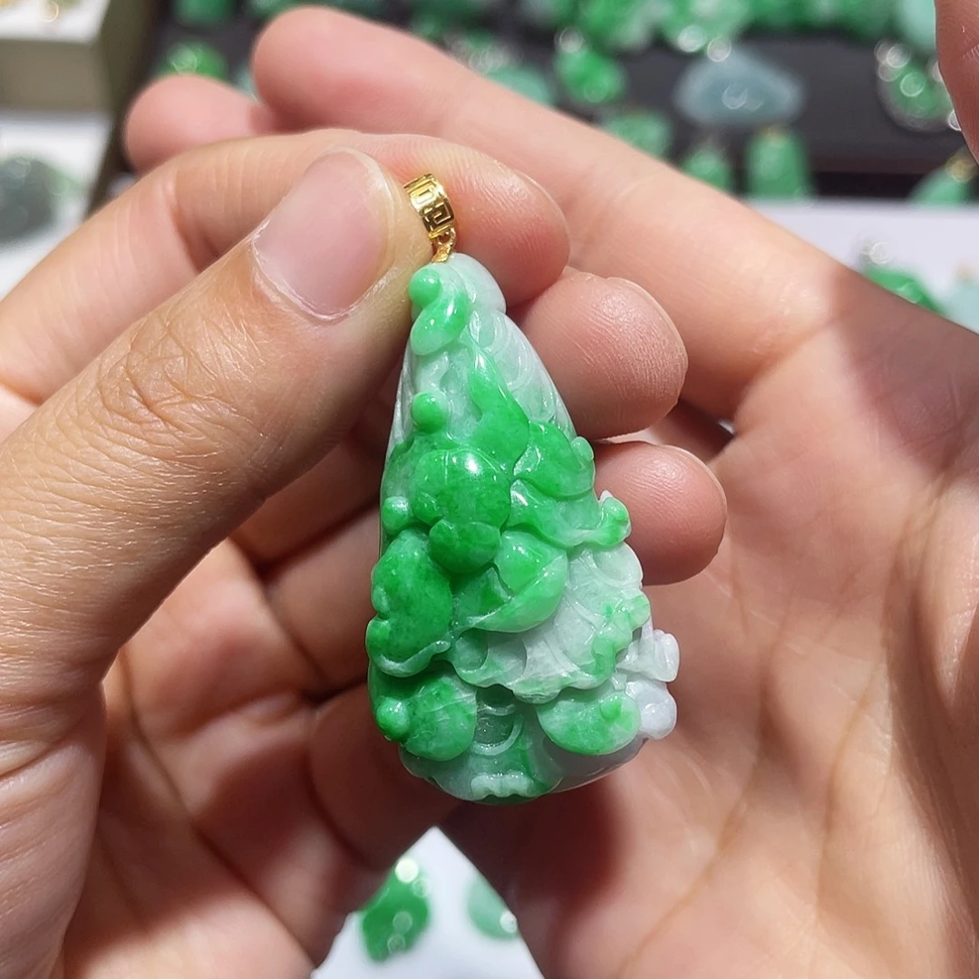 翡翠颈饰18K金镶嵌翡翠