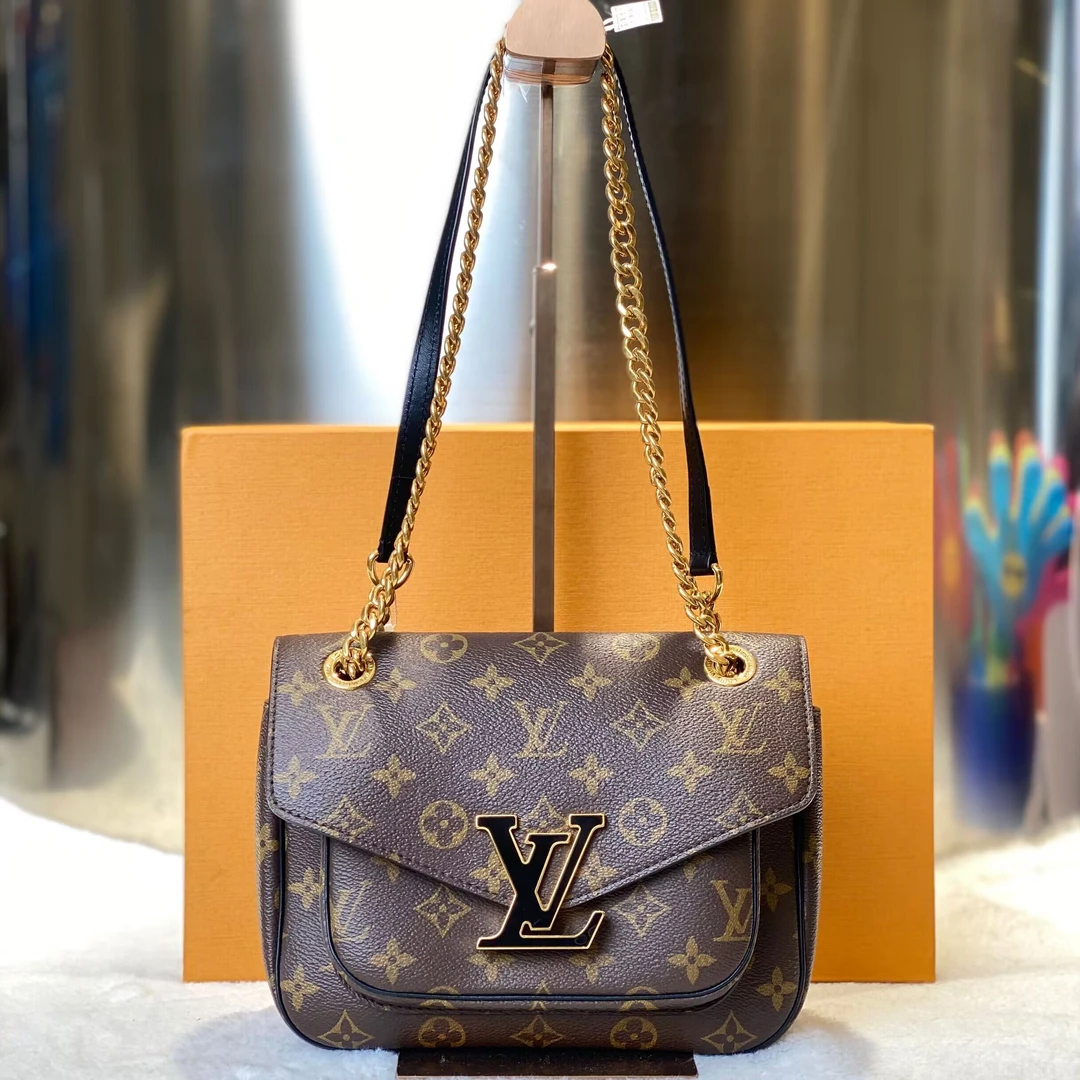 99新 LouisVuitton/路易威登 订金古有98新LV老花邮差passy斜挎包