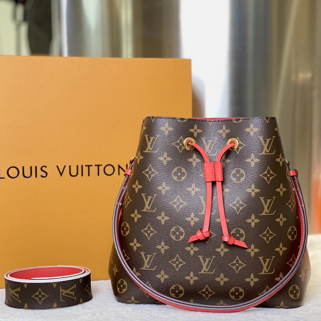 99新 LouisVuitton/路易威登 古有98.99新LV红桶单肩斜挎包2618