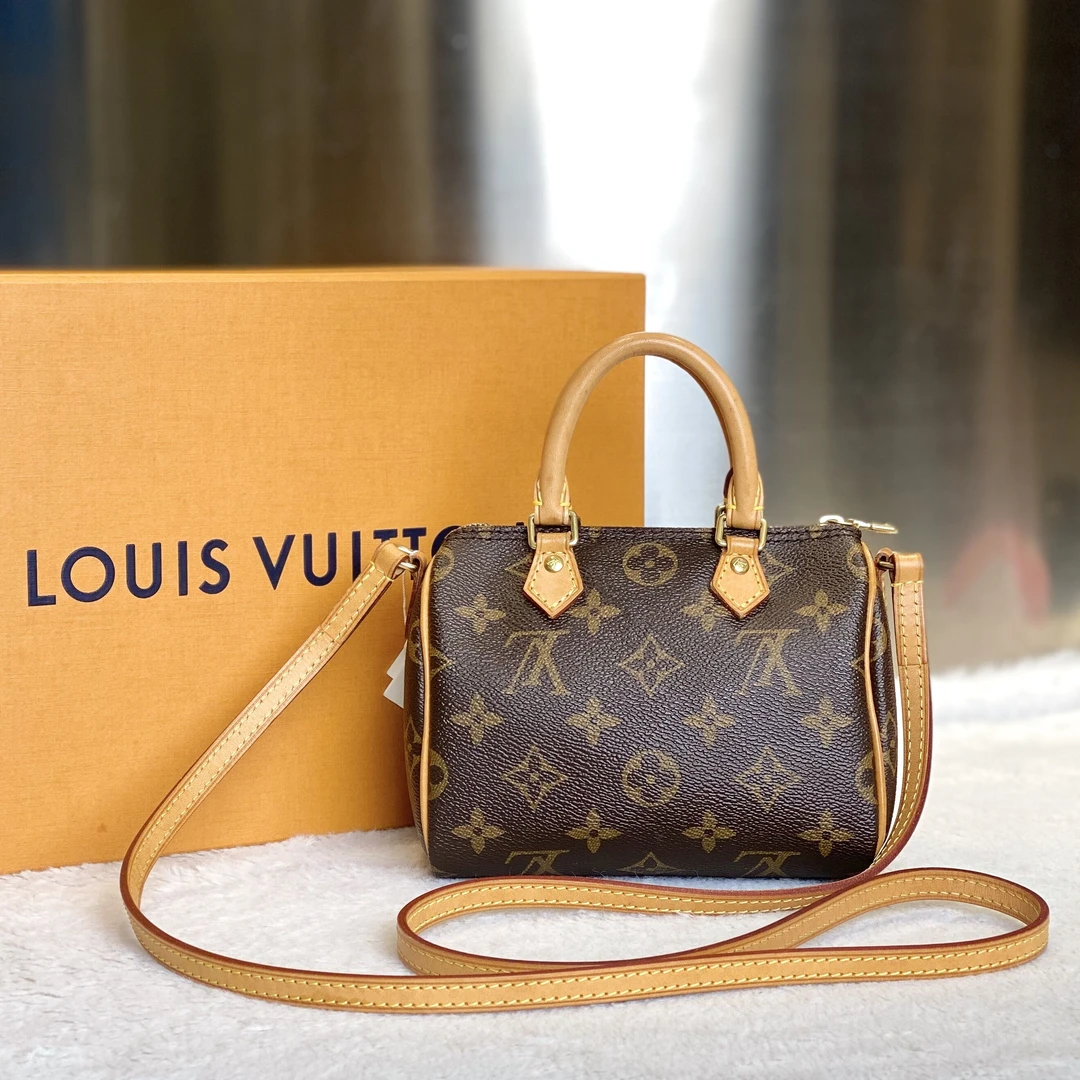 99新 LouisVuitton/路易威登 古有98新LV枕头nano斜挎包8413