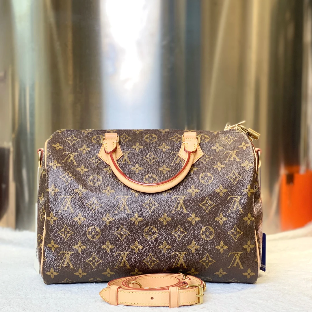 99新 LouisVuitton/路易威登 古有98新LV枕头30肩带款斜挎包9592