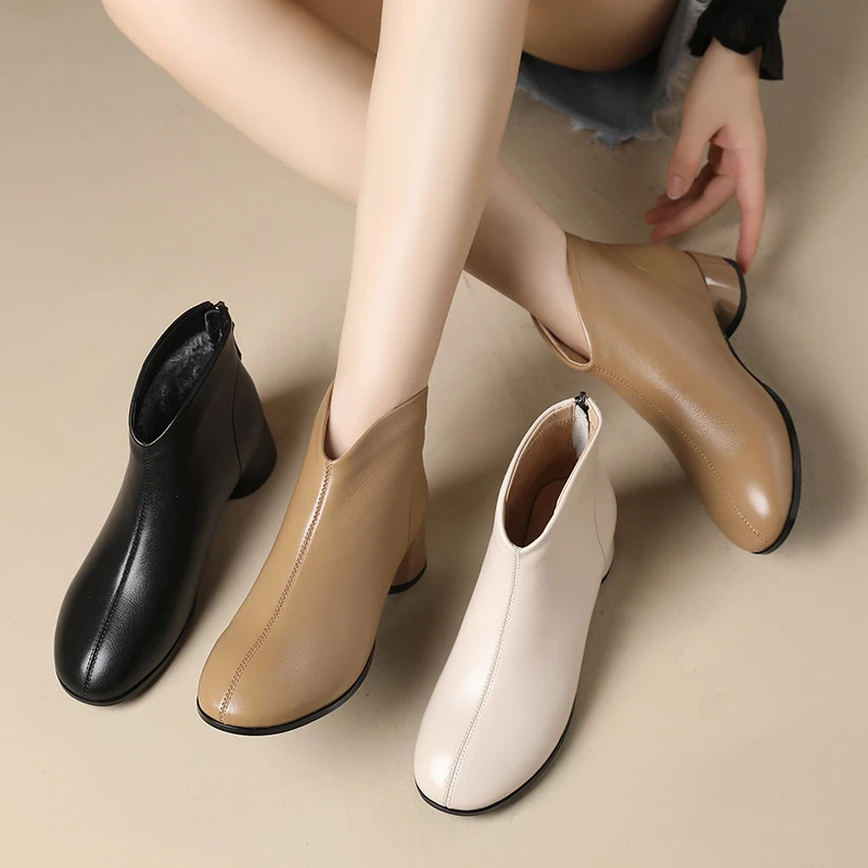 真皮短靴女2024年秋季新款复古圆头妈妈鞋秋冬棉靴软底低跟小裸靴