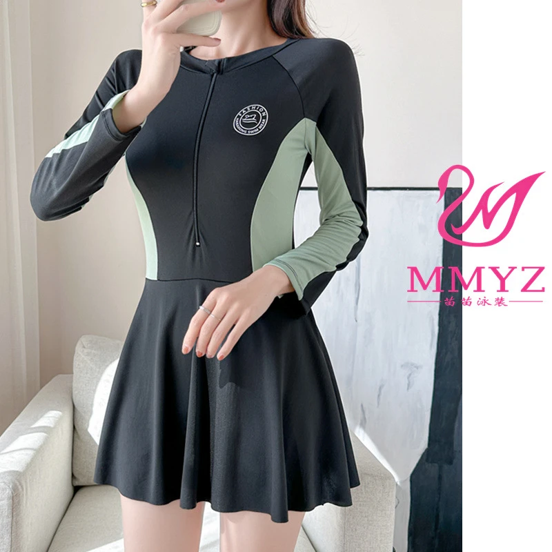 新款温泉游泳衣女连体平角保守显瘦遮肚长袖运动学生高腰大码泳装