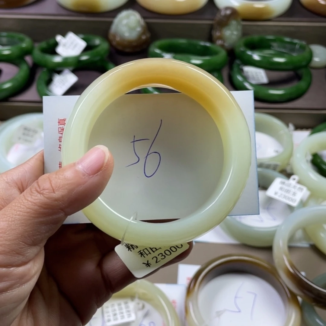 【闪购商品】和田玉手镯未镶嵌笑*吼