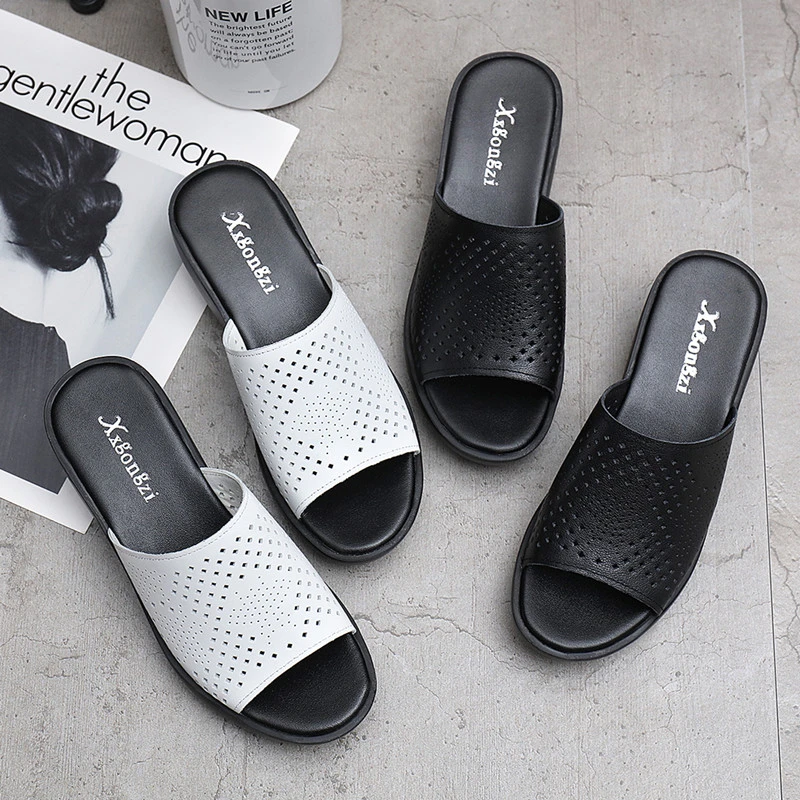 妈妈拖鞋夏天外穿真皮黑色松糕中跟镂空凉鞋防滑一字坡跟凉拖鞋女