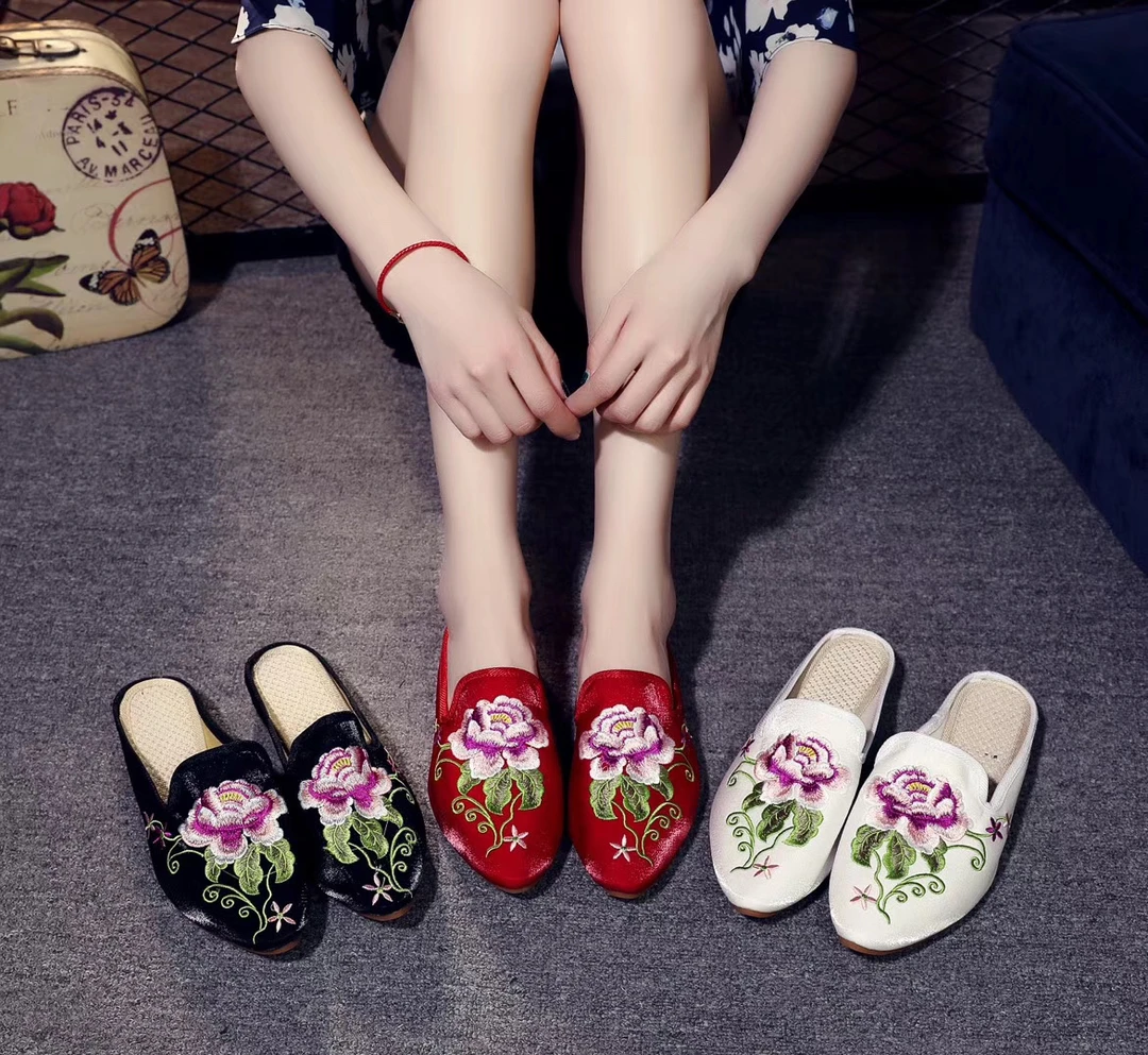 民族风刺绣尖头拖鞋牛筋底舒适妈妈鞋