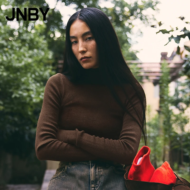 JNBY/江南布衣秋短款针织衫女修身毛衣高领绵羊毛精纺5NB312560