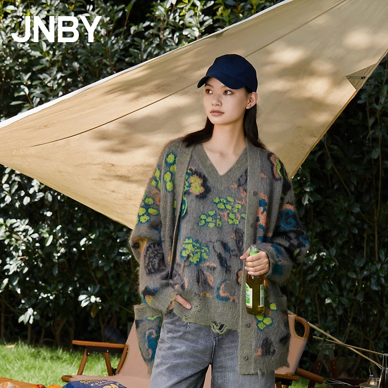 JNBY/江南布衣秋潮流毛针织衫V领中长款复古印花宽松5M9312240DB
