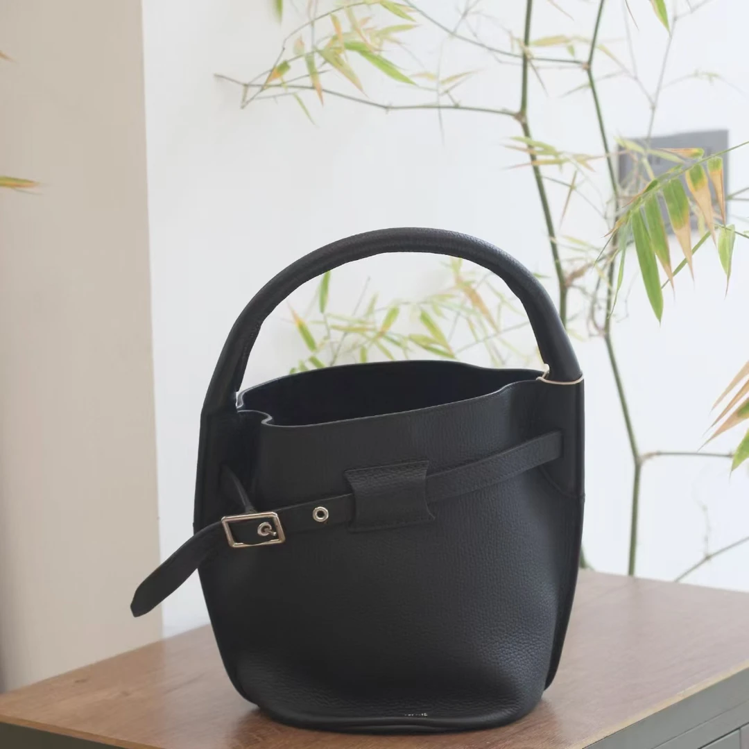 99新 Celine/思琳 【文子姐专属】/D0040/银扣黑水桶包