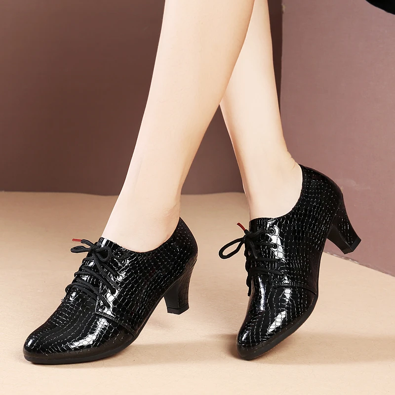 女士中跟广场舞鞋室外跳舞鞋软底时尚交谊舞蹈鞋演出外穿摩登舞鞋