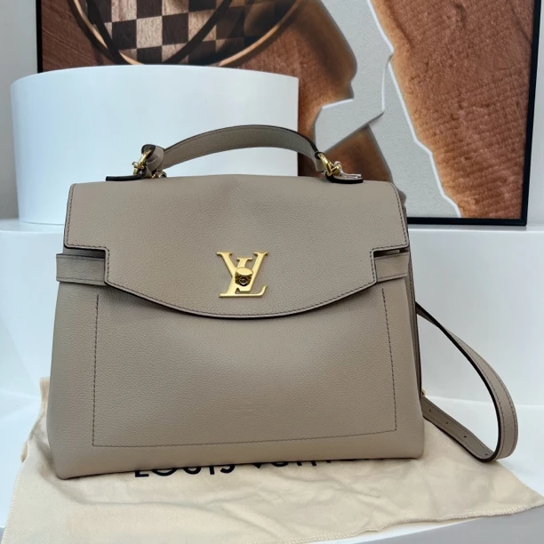 95新 LouisVuitton/路易威登 lv灰色lockme ever中号单肩包/95新