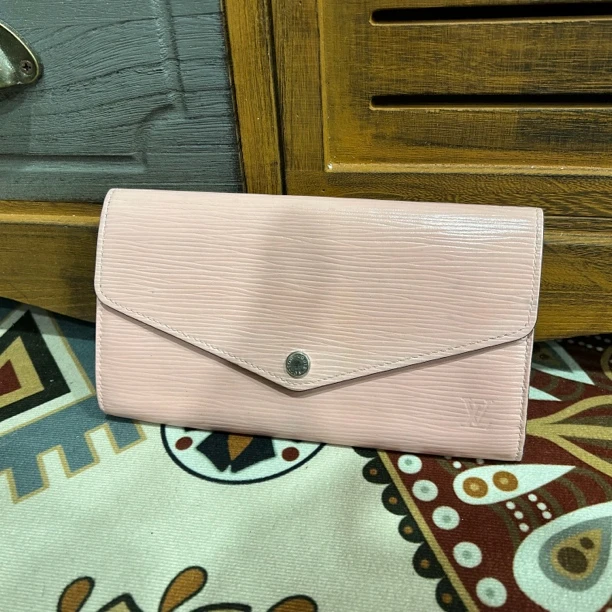 95新 LouisVuitton/路易威登 lv粉色水波纹钱包/95新