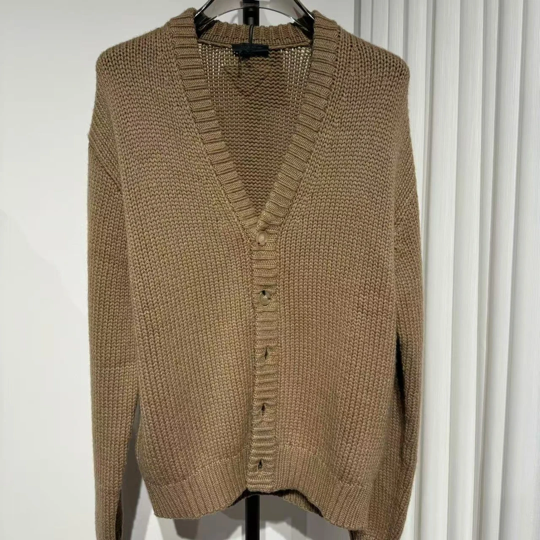 99新 Prada/普拉达 普拉达潮流百搭针织开衫 010