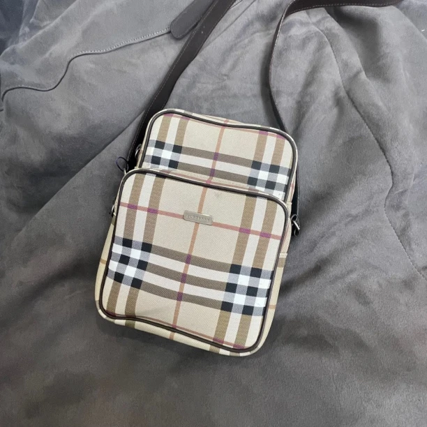 95新 BURBERRY/博柏利 博柏利格纹相机包/95新