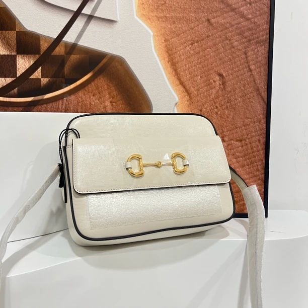 99新 GUCCI/古驰 古驰白色马衔扣相机包/99新
