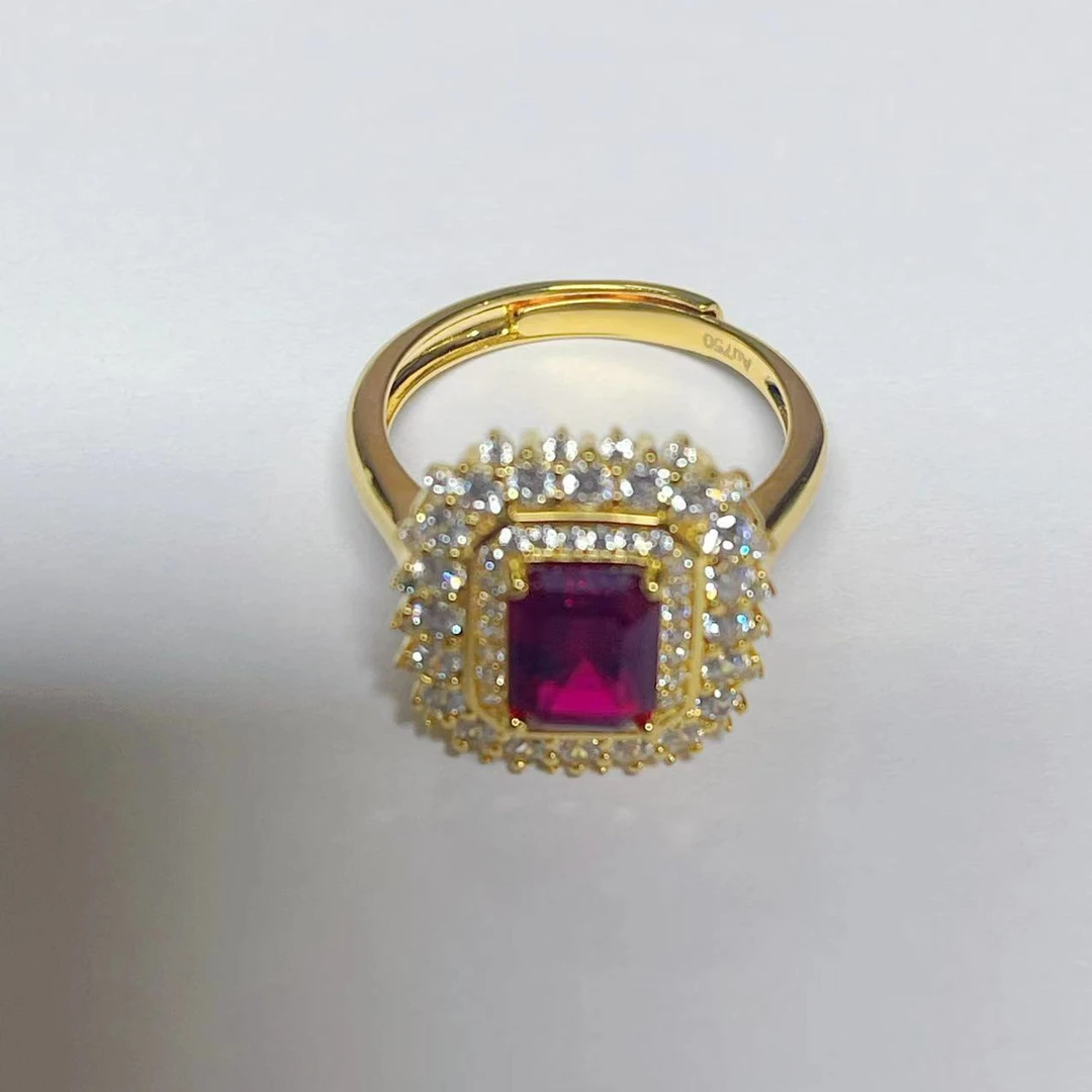 【安心妹妹鼎力甄选】18K金 镶嵌红宝石围镶大版方切鸽子蛋戒指