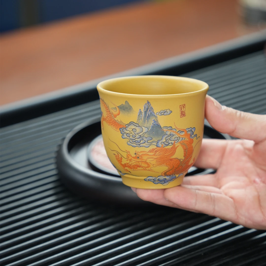 宜兴原矿段泥手工刻绘龙型紫砂主人杯TM