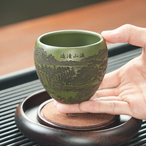 宜兴原矿绿泥手工刻绘溪山清远紫砂主人杯 NX