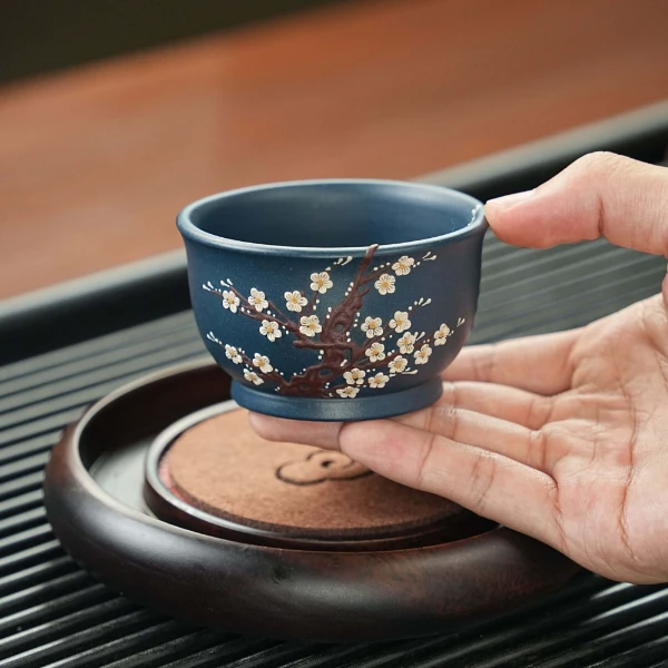 宜兴原矿苏门答腊青手工堆绘梅花紫砂主人杯 HH