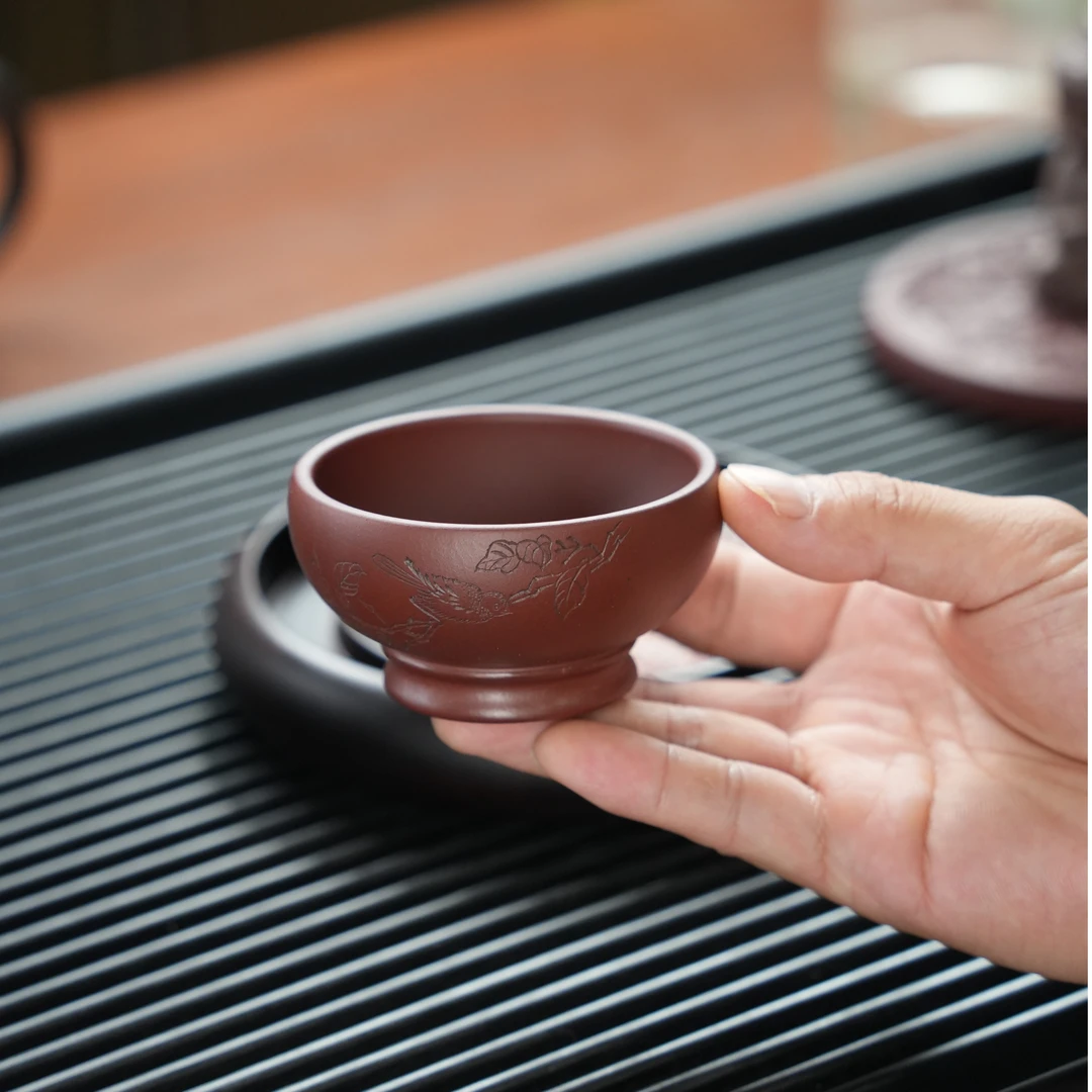 宜兴原矿龙血砂手工刻绘喜上眉梢紫砂主人杯GQF 3058 A