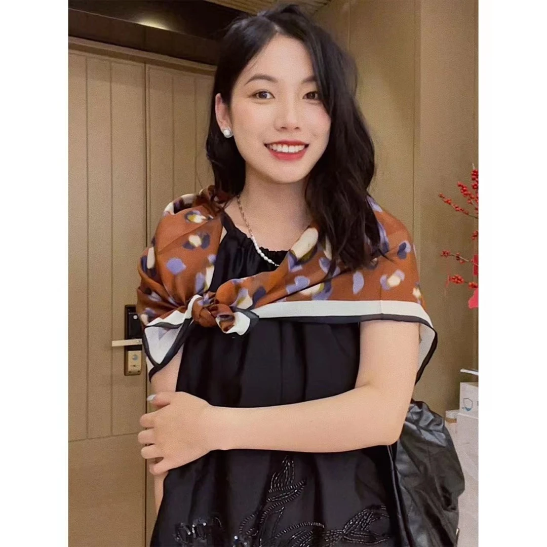 春夏新款87cm真丝桑蚕丝西丽莎复古波点丝巾轻柔披肩沙滩巾薄款