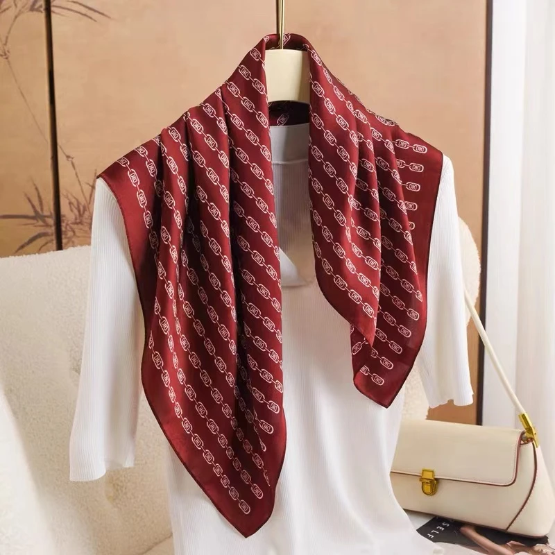 F023夏季真丝桑蚕丝丝巾女洋气方巾高端丝巾围巾薄款酒红链条百搭