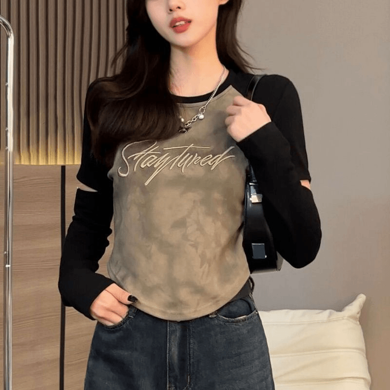 多巴胺穿搭长袖t恤女秋季设计感大码割破袖字母印花正肩短款上衣