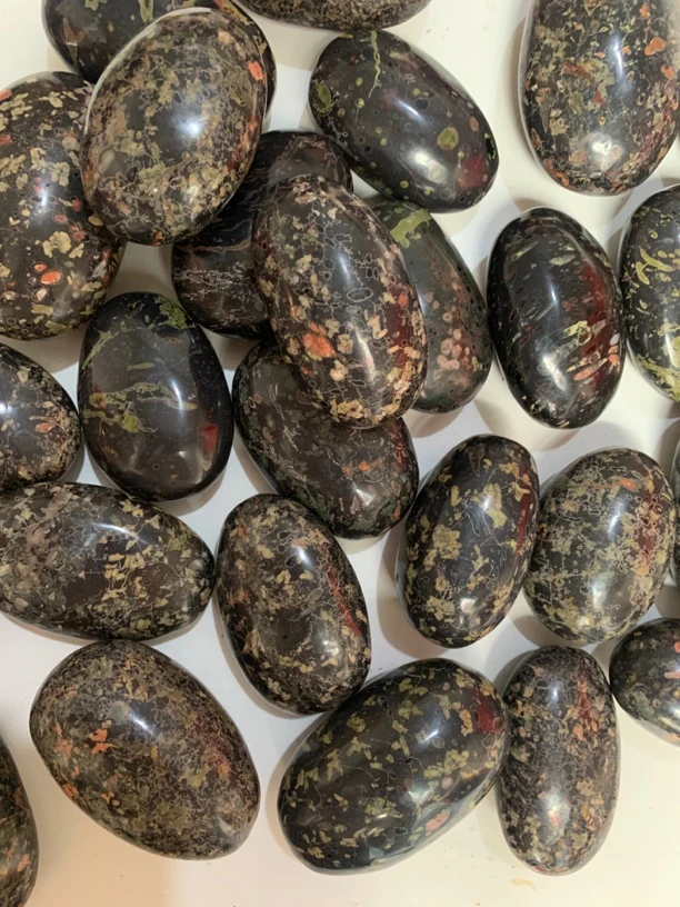 梅花玉原石小摆件