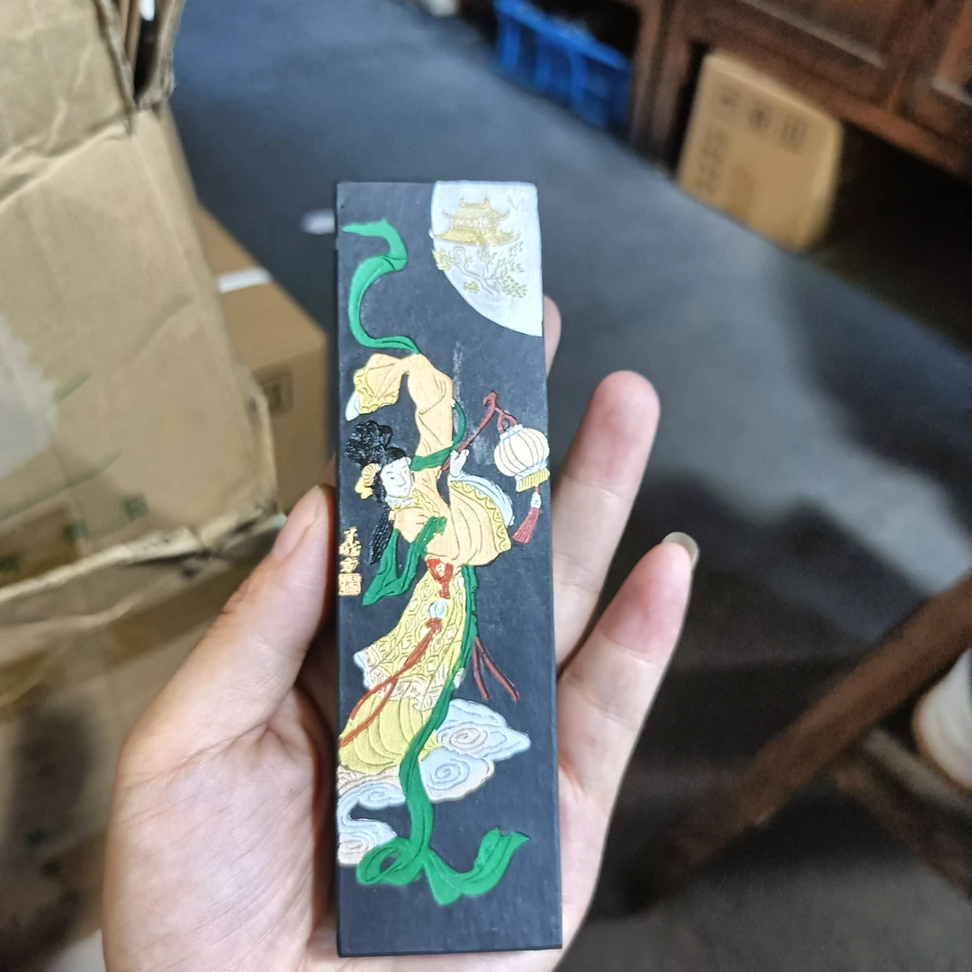 2000年嫦娥奔月约115克微瑕徽墨