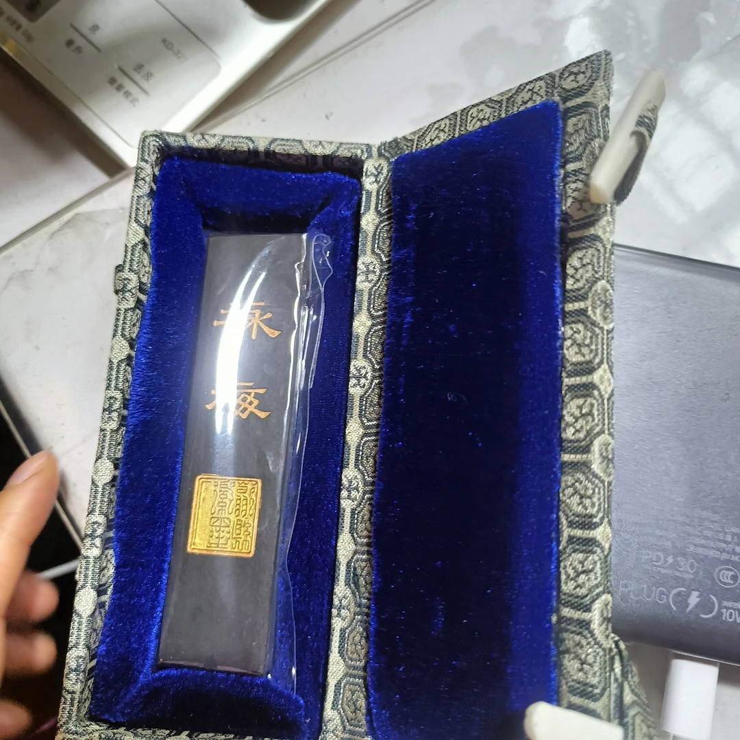 2010年咏梅特油1两微瑕徽墨1条