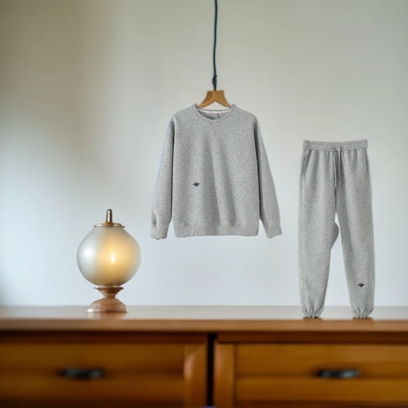 冬季来一套装即穿即奥粒绒休闲精致保暖圆领套装8069