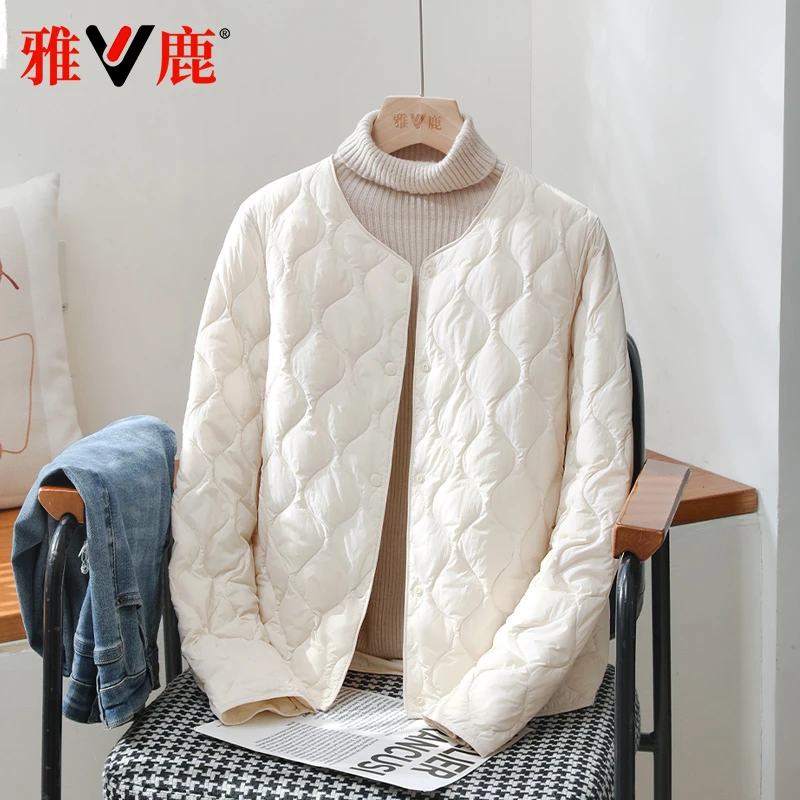雅鹿2025新款薄款羽绒服女士大码简约保暖短款宽松修身休闲外套冬